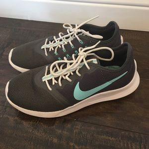 Women's Nike Shoes size 7.5